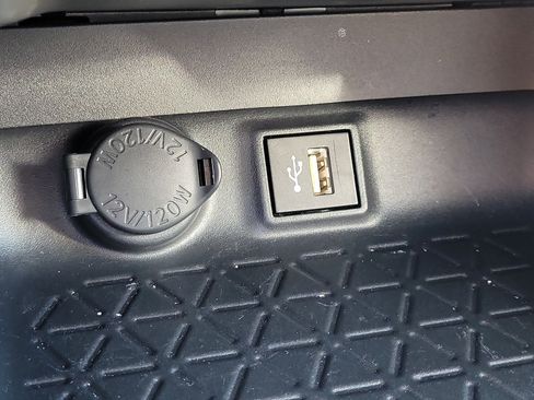 Used 2025 Toyota RAV4 XLE image 29