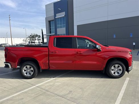 Used 2022 Chevrolet Silverado 1500 LT image 2