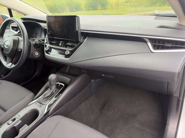 Used 2025 Toyota Corolla LE FWD image 11