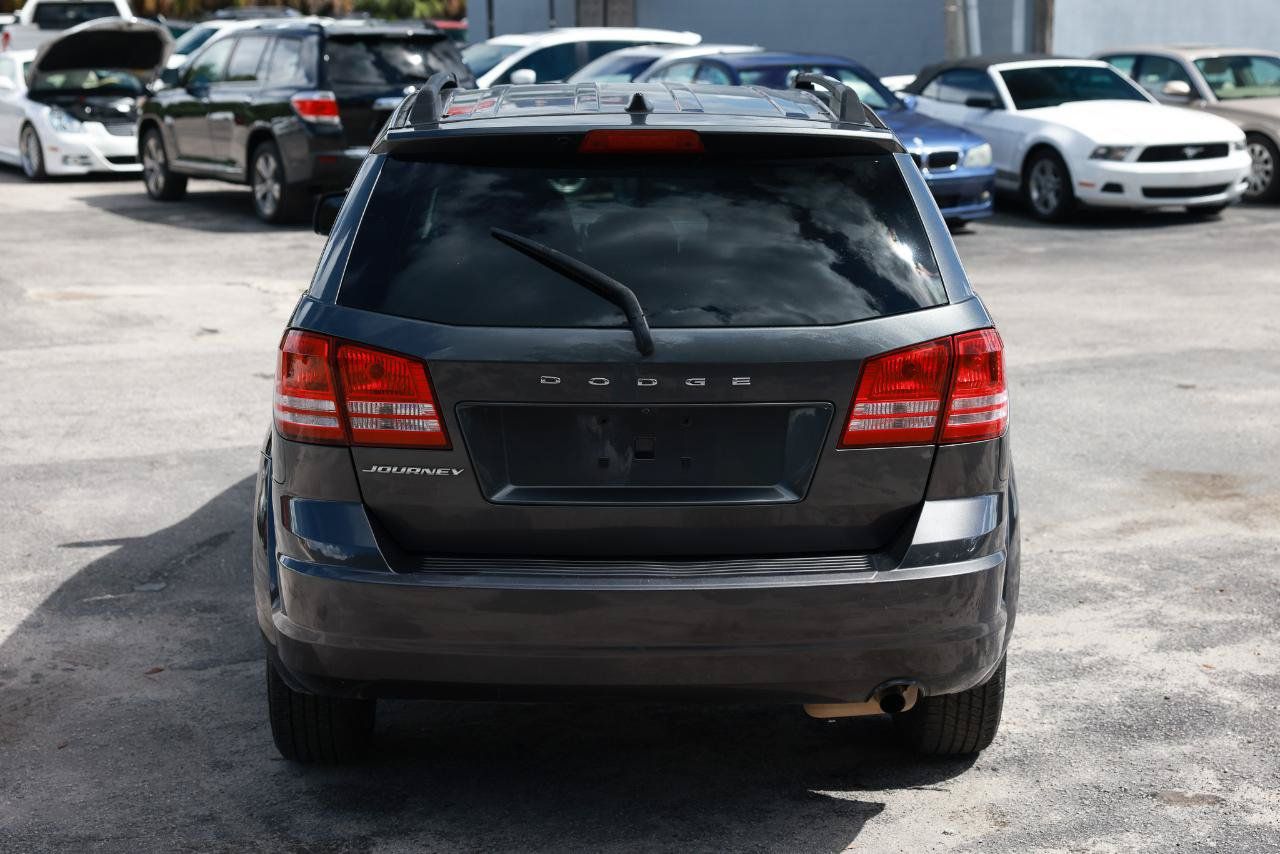 Used 2018 Dodge Journey SE w/ Connectivity Group FWD image 9