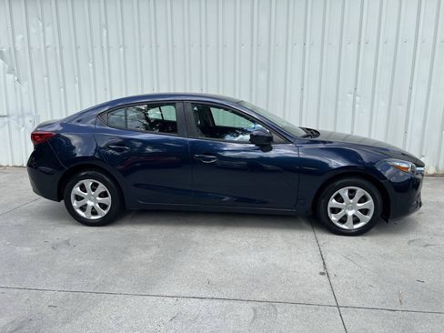 Used 2017 MAZDA MAZDA3 Sport FWD image 2