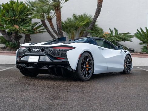Used 2025 McLaren Artura Spider RWD image 4