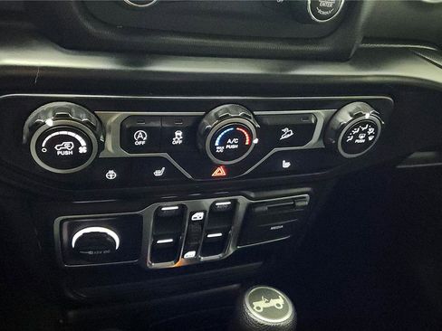 Used 2019 Jeep Wrangler Unlimited Sport S image 37