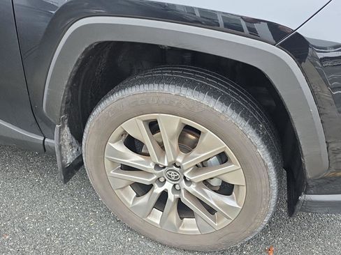 Used 2024 Toyota RAV4 XLE Premium image 9