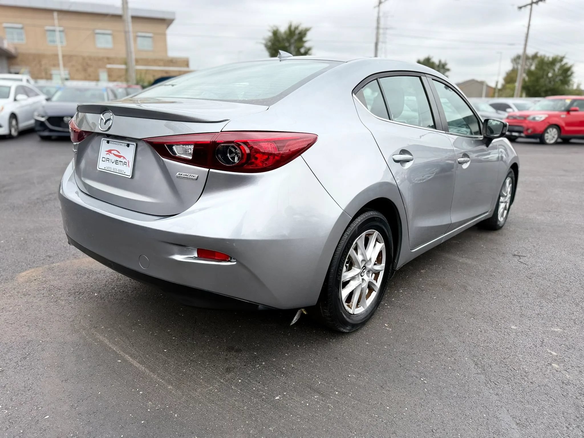 Used 2014 MAZDA MAZDA3 i Touring w/ Technology Package FWD image 3