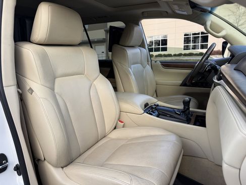 Used 2020 Lexus LX 570 4WD w/ Luxury Package image 39
