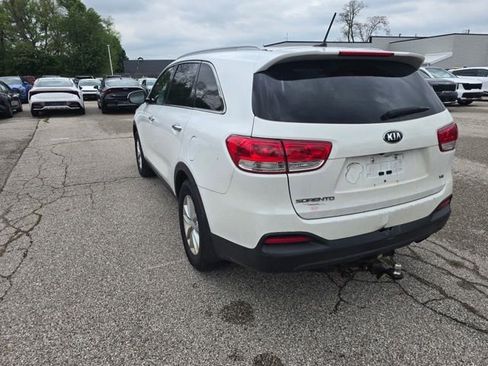 Used 2017 Kia Sorento AWD image 4