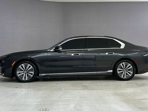 Certified 2023 BMW i7 xDrive60 AWD/4WD image 2