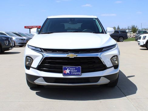 Used 2025 Chevrolet Blazer LT AWD/4WD image 2