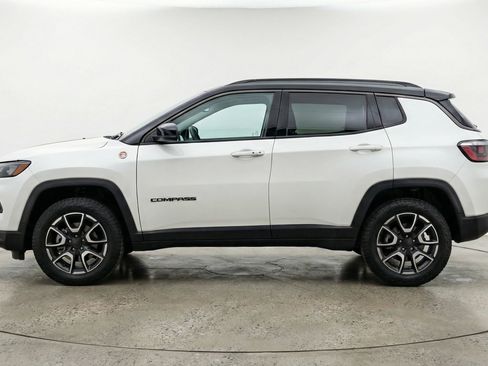 Used 2025 Jeep Compass Trailhawk AWD/4WD image 5