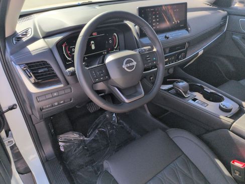 New 2026 Nissan Rogue Platinum image 2