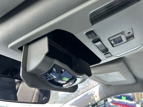 Used 2022 Toyota Highlander L image 33