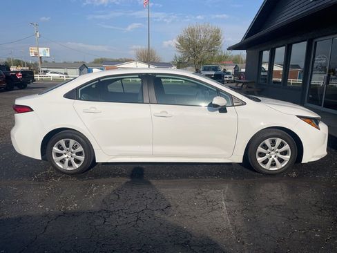 Used 2025 Toyota Corolla LE w/ Convenience Package image 7