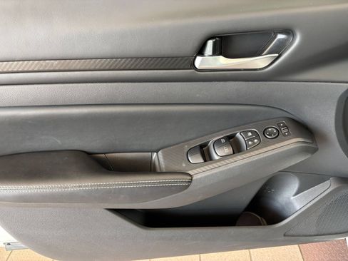Used 2025 Nissan Altima 2.5 SV FWD image 18