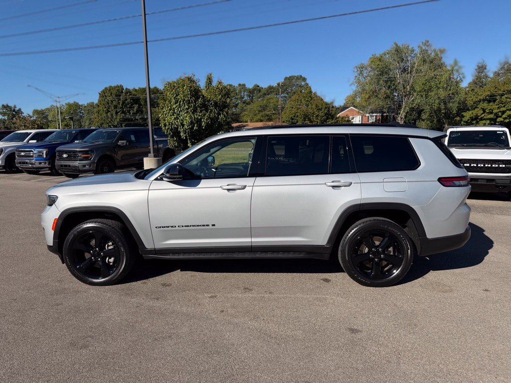 Used 2023 Jeep Grand Cherokee L Altitude AWD/4WD image 4