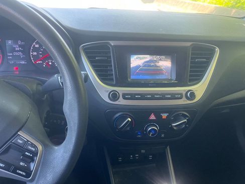Used 2019 Hyundai Accent SE FWD image 12