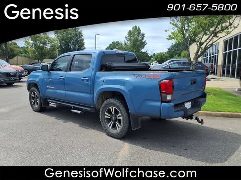 Used 2019 Toyota Tacoma TRD Sport AWD/4WD image 3