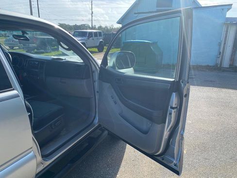 Used 2006 Toyota 4Runner SR5 AWD/4WD image 21