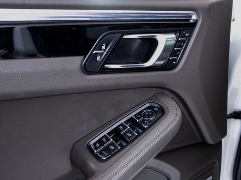 Certified 2024 Porsche Macan image 24