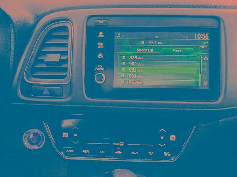 Used 2021 Honda HR-V EX-L image 8