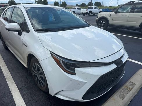 Used 2020 Toyota Corolla LE FWD image 3