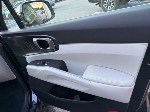 New 2025 Kia Sorento S image 10