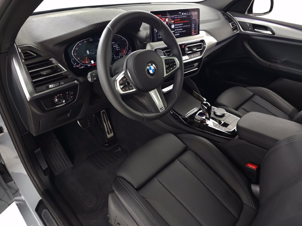 Used 2025 BMW X4 xDrive30i w/ M Sport Package AWD/4WD image 16