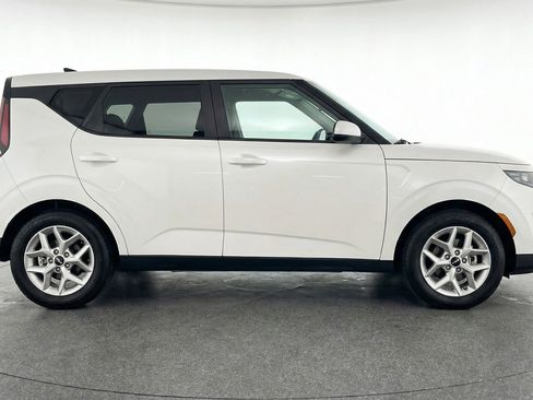 Used 2025 Kia Soul LX w/ LX Technology Package FWD image 11