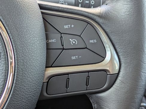 Used 2021 Jeep Renegade Limited image 34