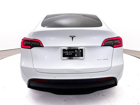 Used 2021 Tesla Model Y Long Range AWD/4WD image 17