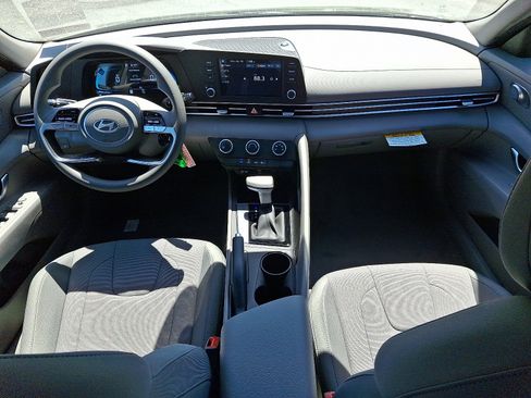 New 2025 Hyundai Elantra SE image 10