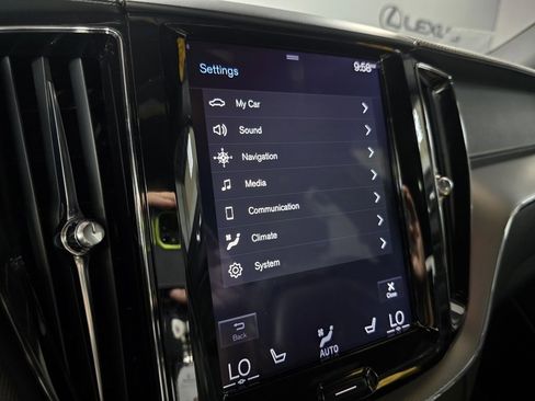 Used 2018 Volvo XC60 T8 R-Design image 22