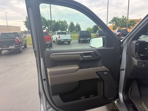 Used 2024 Chevrolet Silverado 1500 ZR2 AWD/4WD image 17