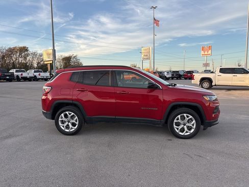 Used 2025 Jeep Compass Latitude image 2