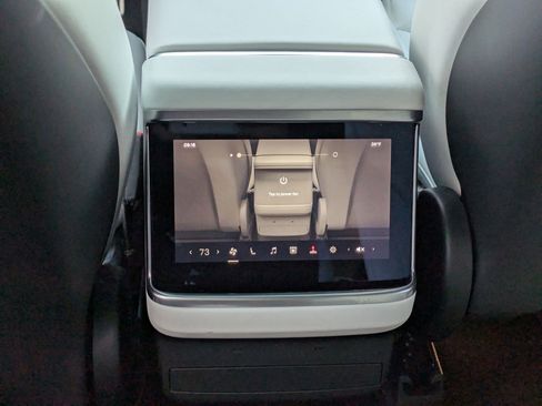 Used 2022 Tesla Model X image 25