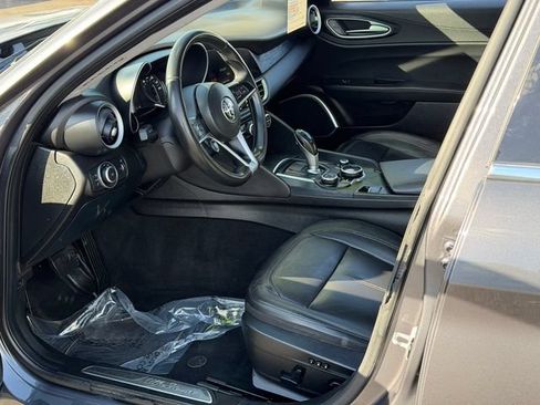Used 2019 Alfa Romeo Giulia RWD image 10