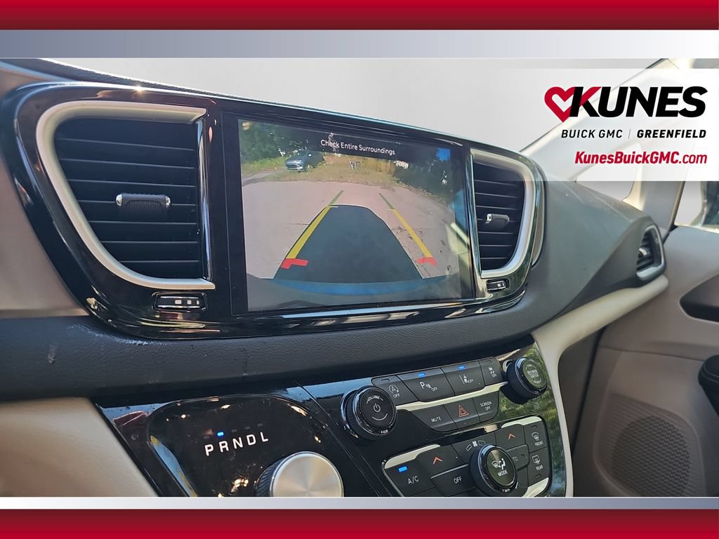 Used 2024 Chrysler Pacifica Touring-L FWD image 18