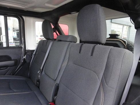 Used 2025 Jeep Wrangler Unlimited Sahara w/ Safety Group image 15