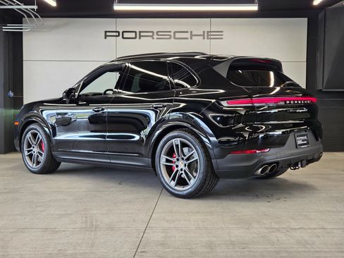 Certified 2024 Porsche Cayenne S AWD/4WD image 3