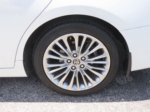 Used 2022 Toyota Avalon Limited w/ Advanced Safety Package FWD image 15