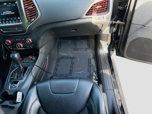 Used 2022 Jeep Cherokee Trailhawk w/ Sound & Nav Group image 17