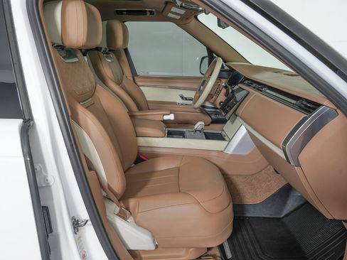 Used 2024 Land Rover Range Rover SV image 9