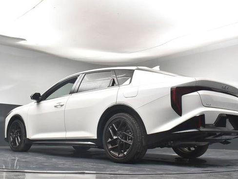 Certified 2025 Kia K4 GT-Line Turbo image 35