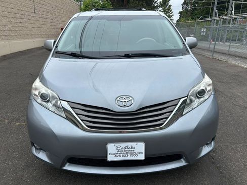 Used 2011 Toyota Sienna XLE w/ Premium Pkg AWD/4WD image 2