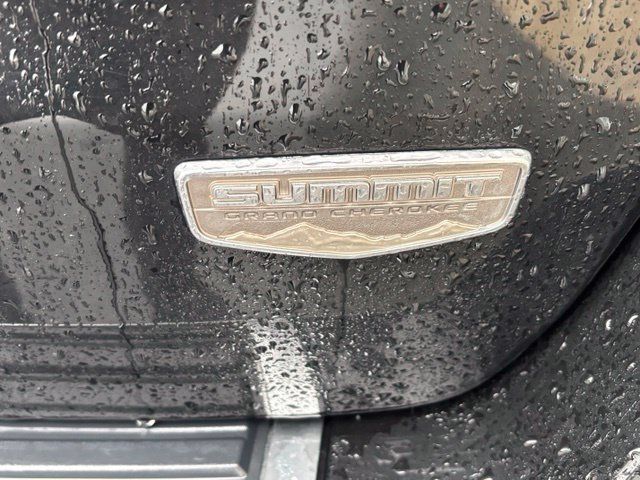 Used 2018 Jeep Grand Cherokee Summit w/ Platinum Series Group AWD/4WD image 5