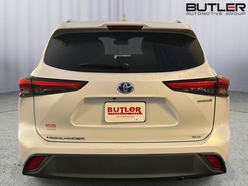 Used 2023 Toyota Highlander XLE FWD image 5