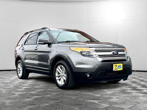 Used 2014 Ford Explorer XLT image 3