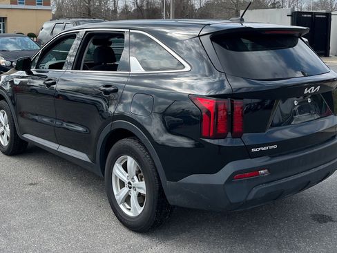 Used 2023 Kia Sorento LX image 6