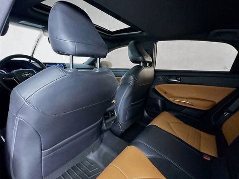 Used 2021 Toyota Avalon XSE image 19