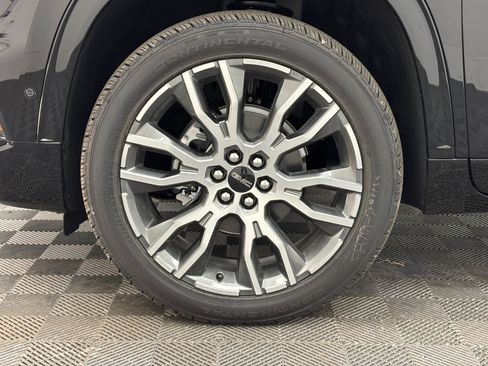 New 2026 GMC Acadia Denali Ultimate w/ LPO, Floor Liner Package AWD/4WD image 19